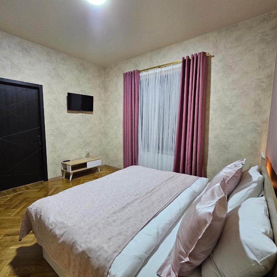 Memory Basket Hotel Kʼutʼaisi Exterior foto